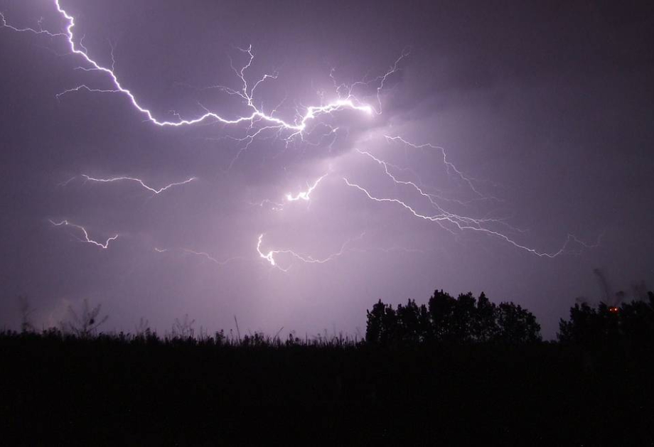 Lightning 342341 1280